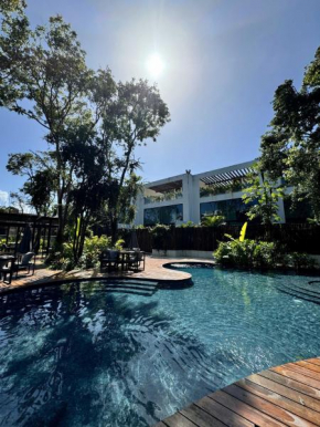 Luxury 4BR Villa 3 Pools & Paddle Court Karanda